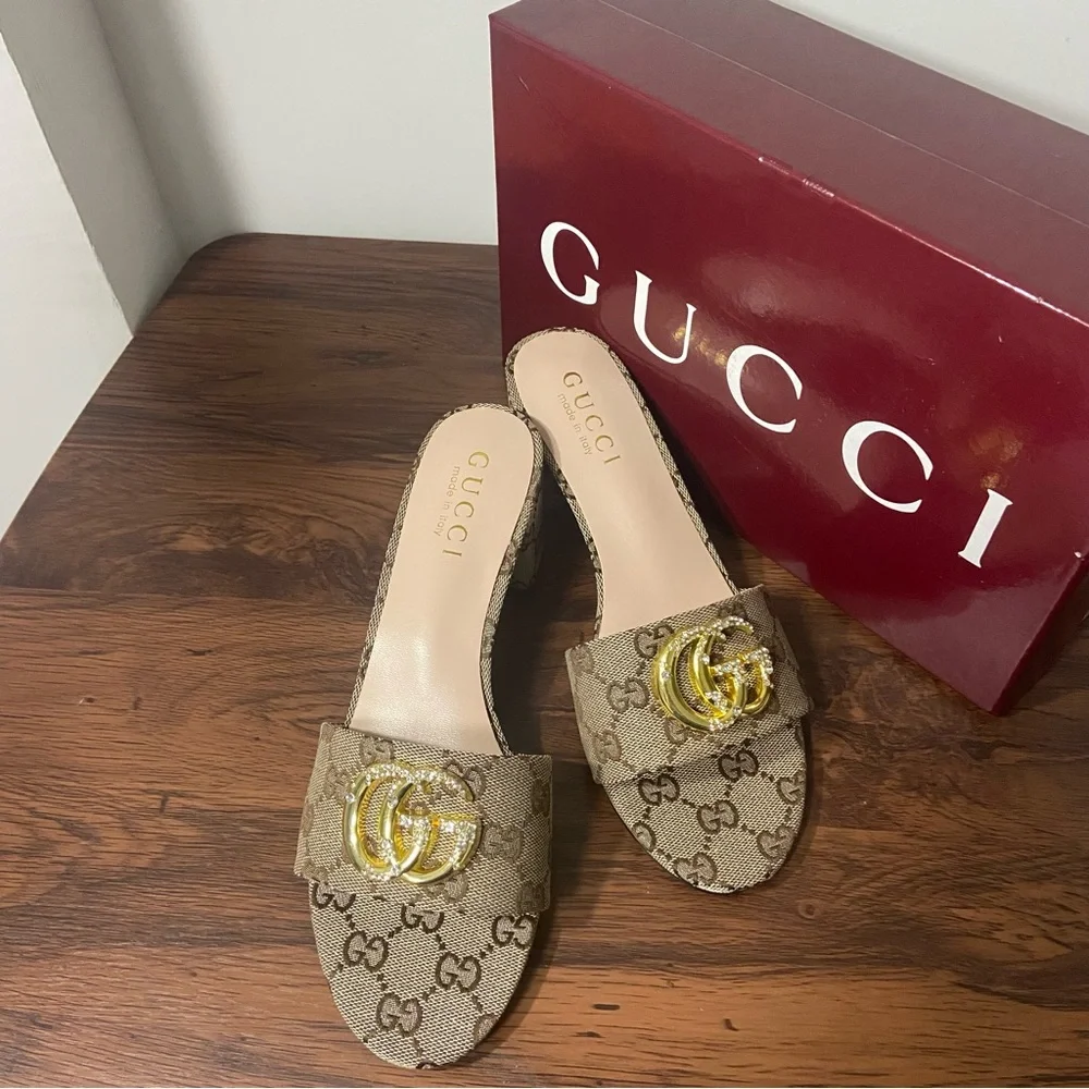 Gucci Women's Beige Slide Sandals - Picture 3 of 6